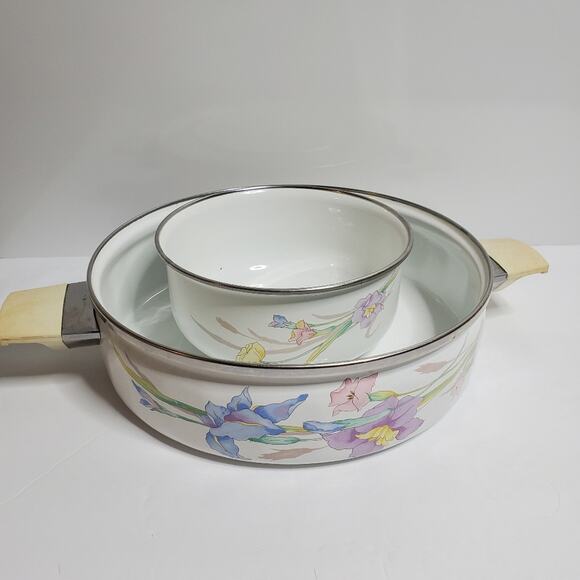 Vintage Mikasa Gabriele White Floral Enamel 2 handle cooking pot and enamel bowl - Picture 1 of 10